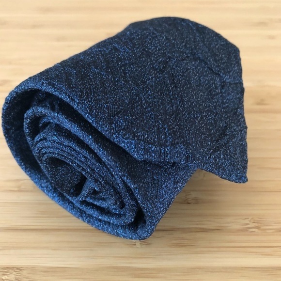 Bugatchi Cotton Tie In Minimal Dark Blue! - Picture 2 of 6